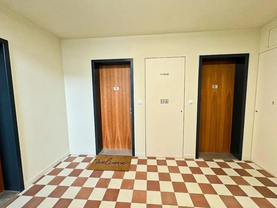 The Peony Apartment In Smichov, Prague 5 Czechy