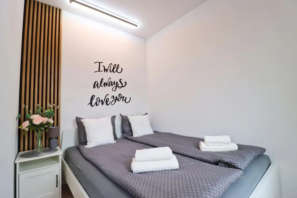 The Peony Apartment In Smichov, Prague 5