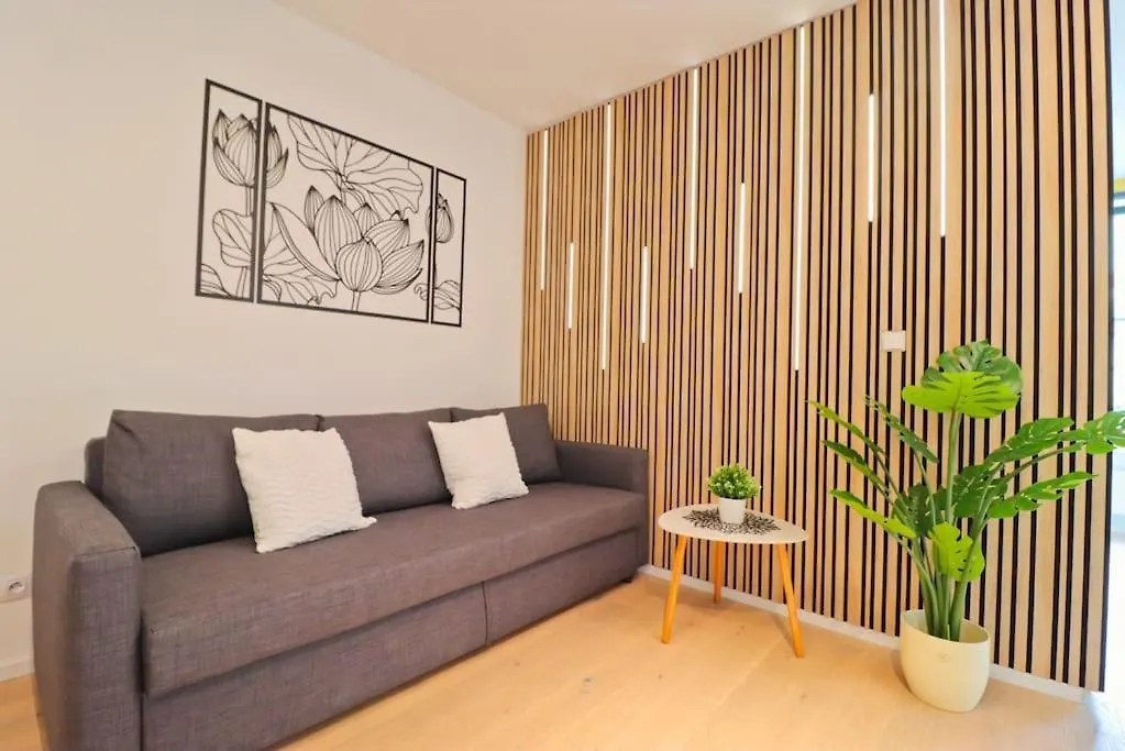The Peony Apartment In Smichov, Prague 5